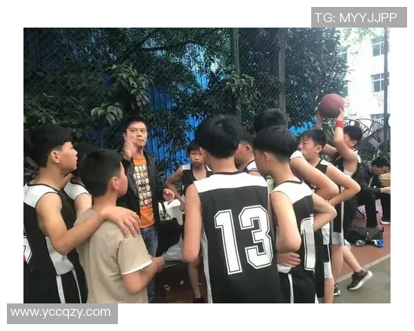 杨军深度解析篮球技巧与心得分享助你提升球技与比赛表现 杨军深度解析篮球技巧与心得分享助你提升球技与比赛表现