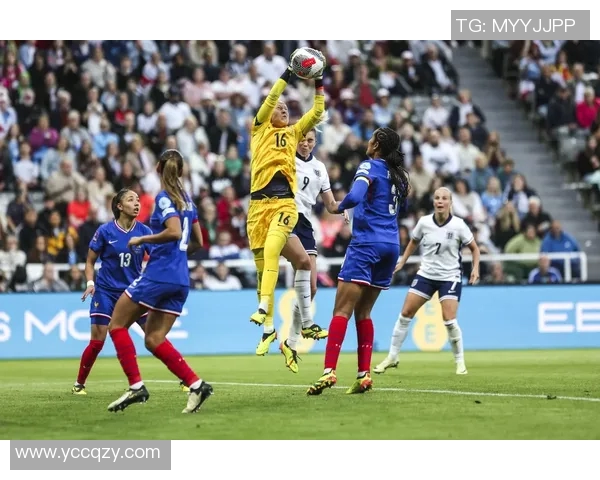 足球明星射门瞬间定格的精彩瞬间与激情时刻的完美结合