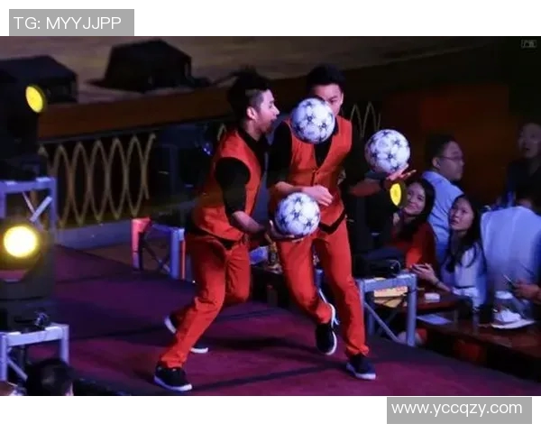 足球明星的杂技表演魅力揭秘让你领略运动与艺术的完美结合 足球明星的杂技表演魅力揭秘让你领略运动与艺术的完美结合